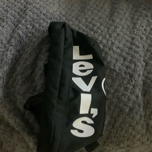 Levi’s cross body bag